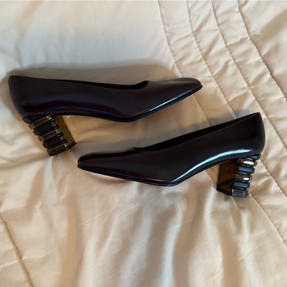 Stuart Weitzman dark brown and gold heels - Picture 2 of 11